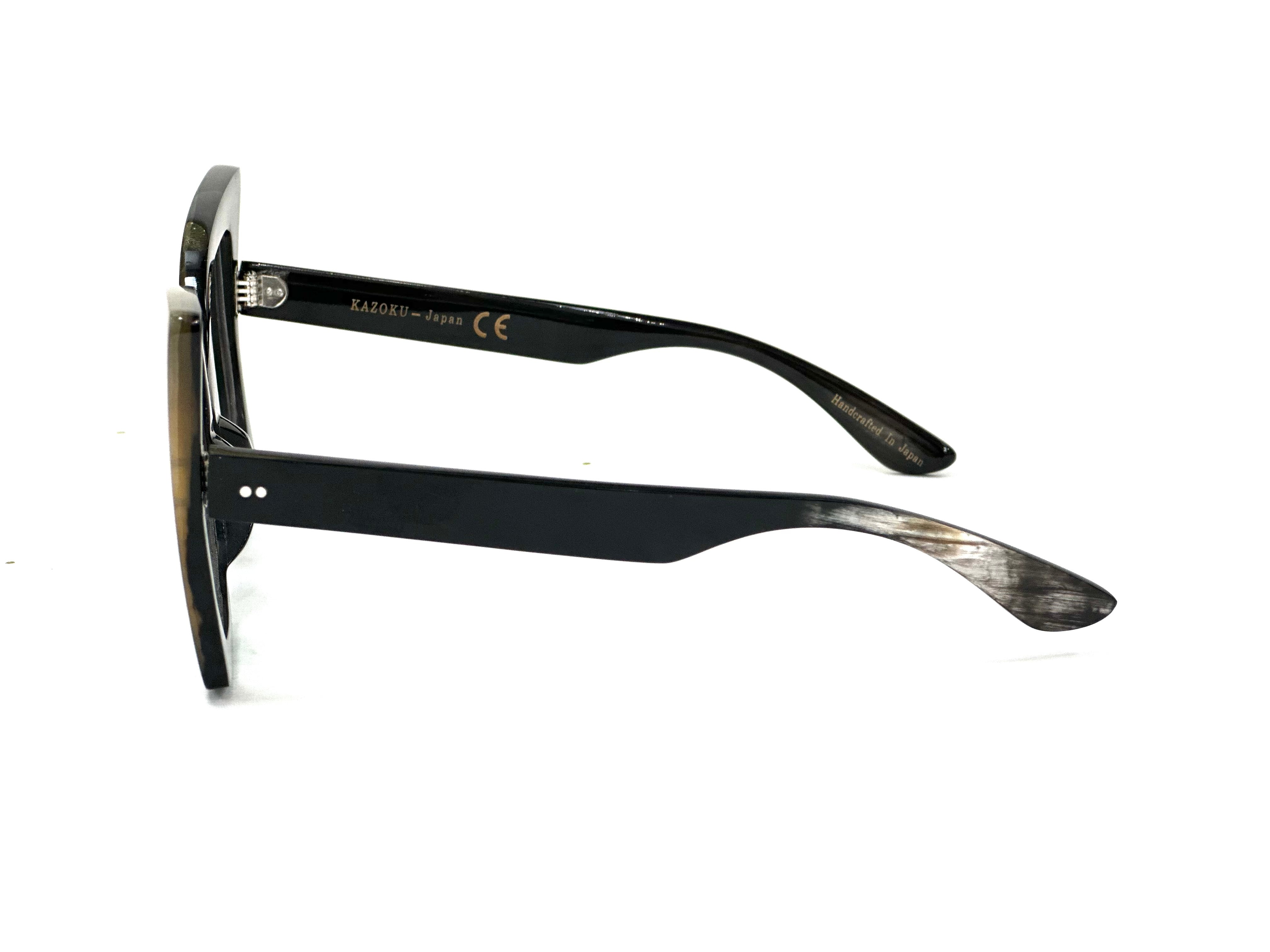 After Party Premium limited edition optical frames with horn craftsmanship - Special edition optical eyewear featuring horn's organic patterns
Handmade horn frames in mixed colors for prescription lenses
Exclusive luxury glasses featuring horn's natural variations