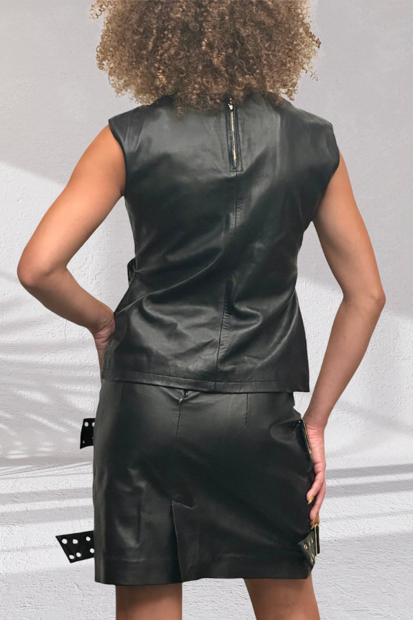 Black leather mini skirt with gold-plated buckles and back zipper - made-to-measure custom leather mini skirt - gold-plated buckle and stitching on skirt - Back zipper and polyester lining inside leather mini skir