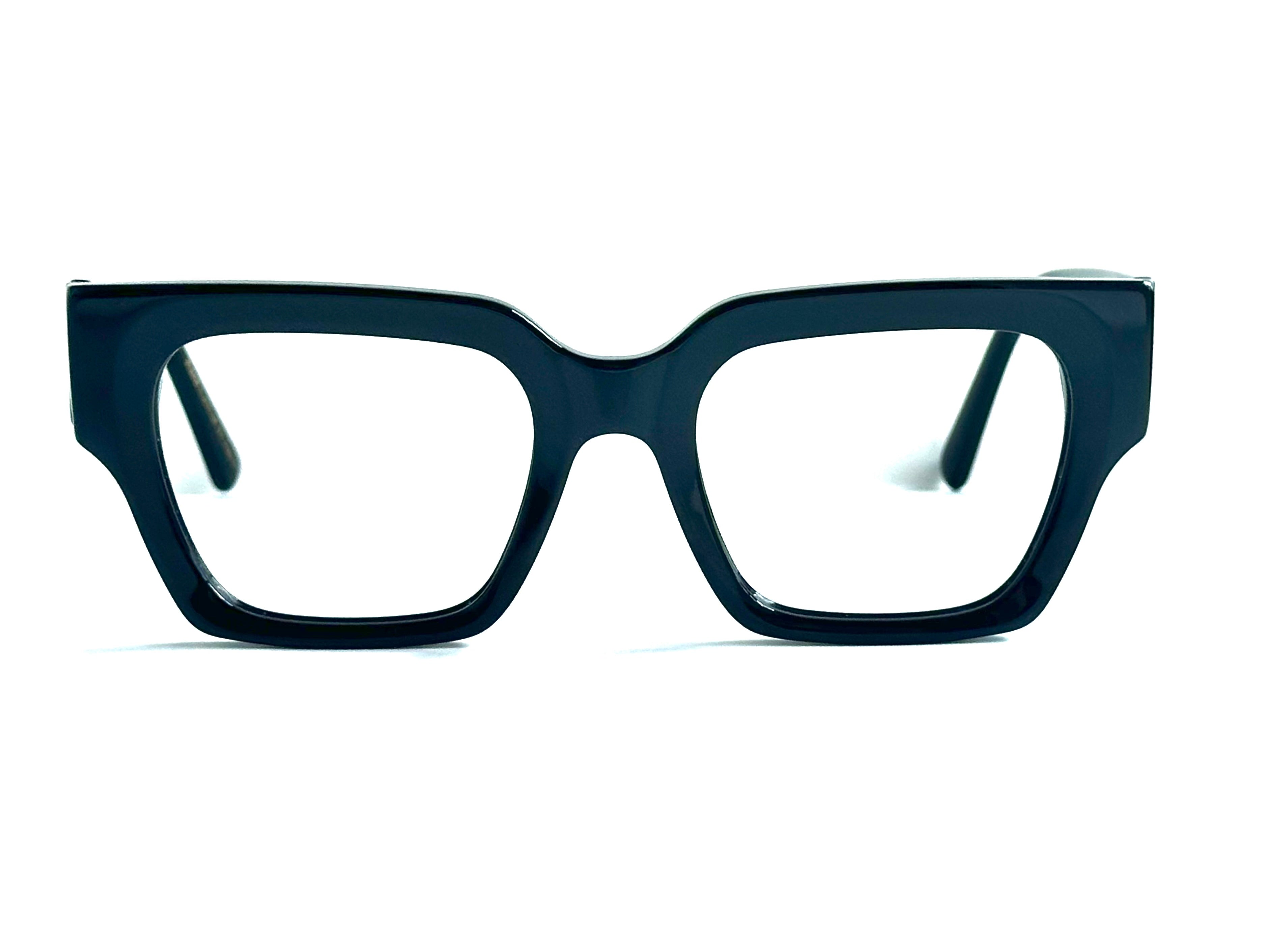 Black eyeglasses - CR39 lenses showing clear vision through glasses - U-Fit bridge adapting to different nose shapes