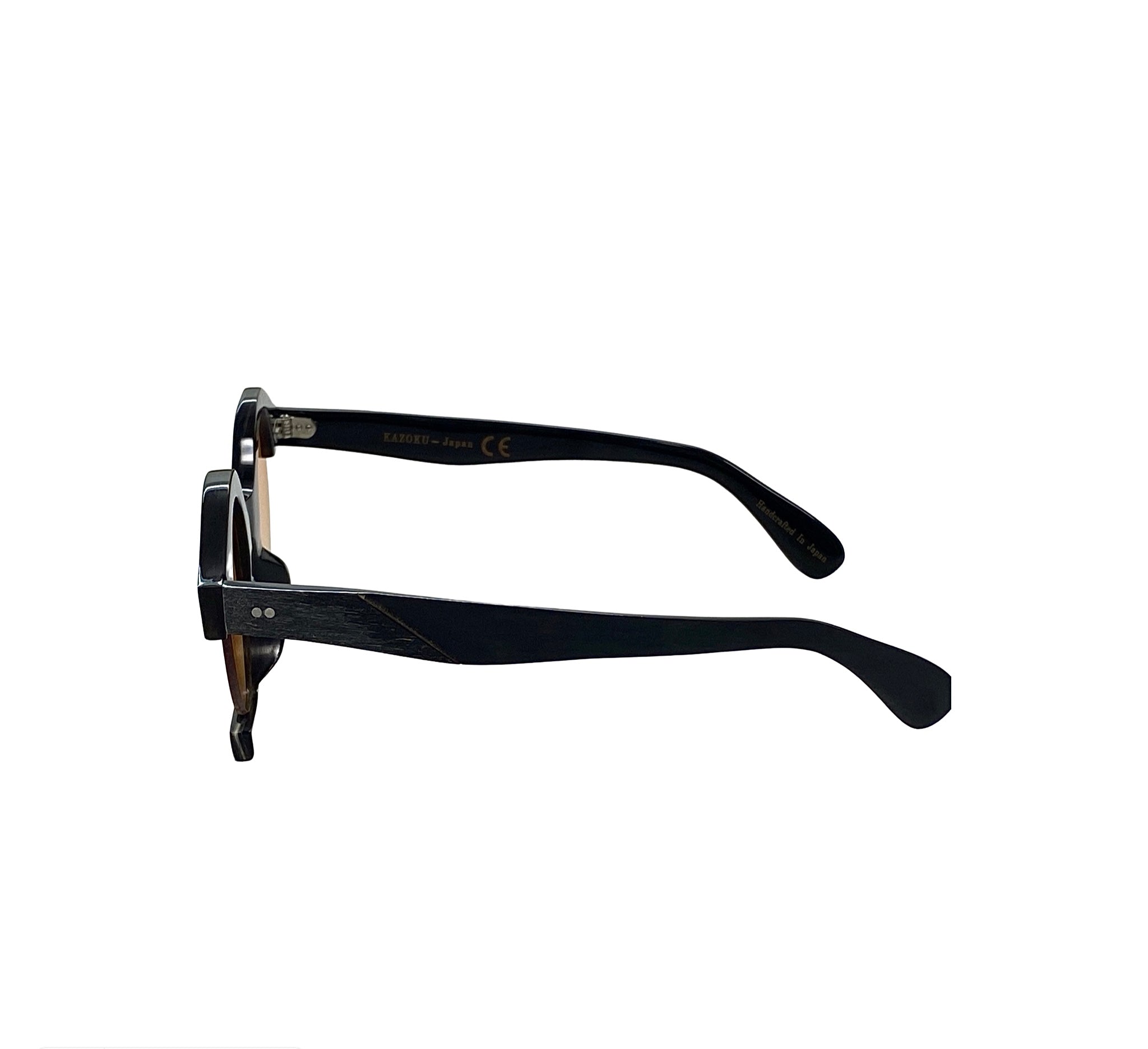 Kazoku Lunettes BOMBASTIC sunglasses highlighting unique pattern - Person wearing genuine horn sunglasses with orange lenses outdoors, lifestyle shot