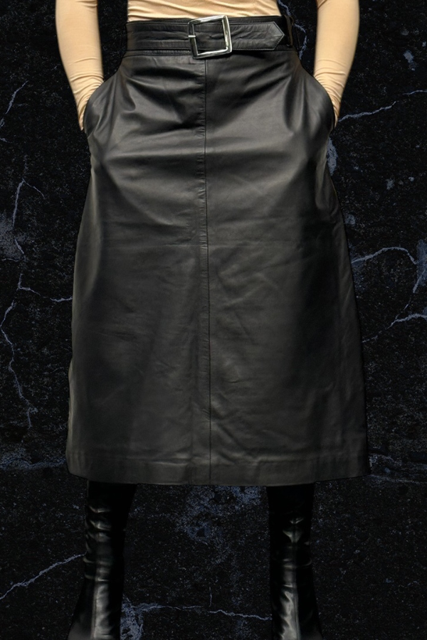 Black leather long skirt with waist belt and back zipper - made-to-measure leather skirt over knee length - Back zipper detail on luxury leather long skirt for women