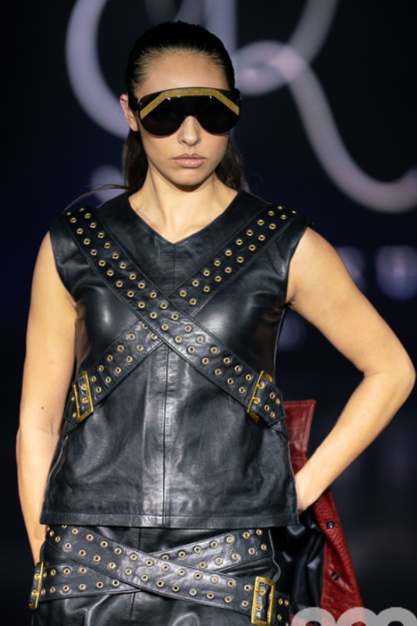 Black leather vest with gold-plated buckles and back zipper - Made-to-measure leather vest front view with buckle detailing - gold-plated buckles on custom leather vest

