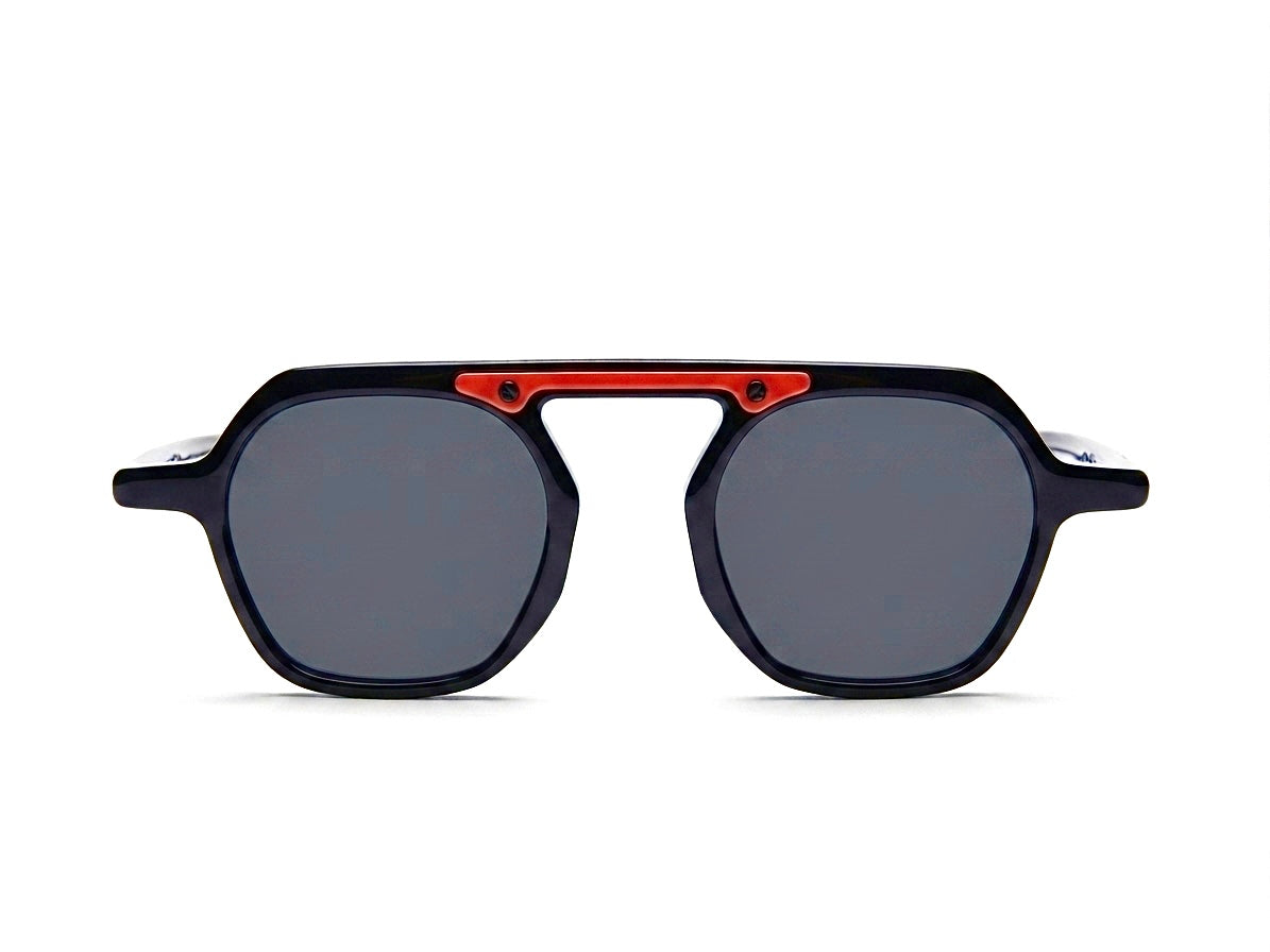 COMMANDER