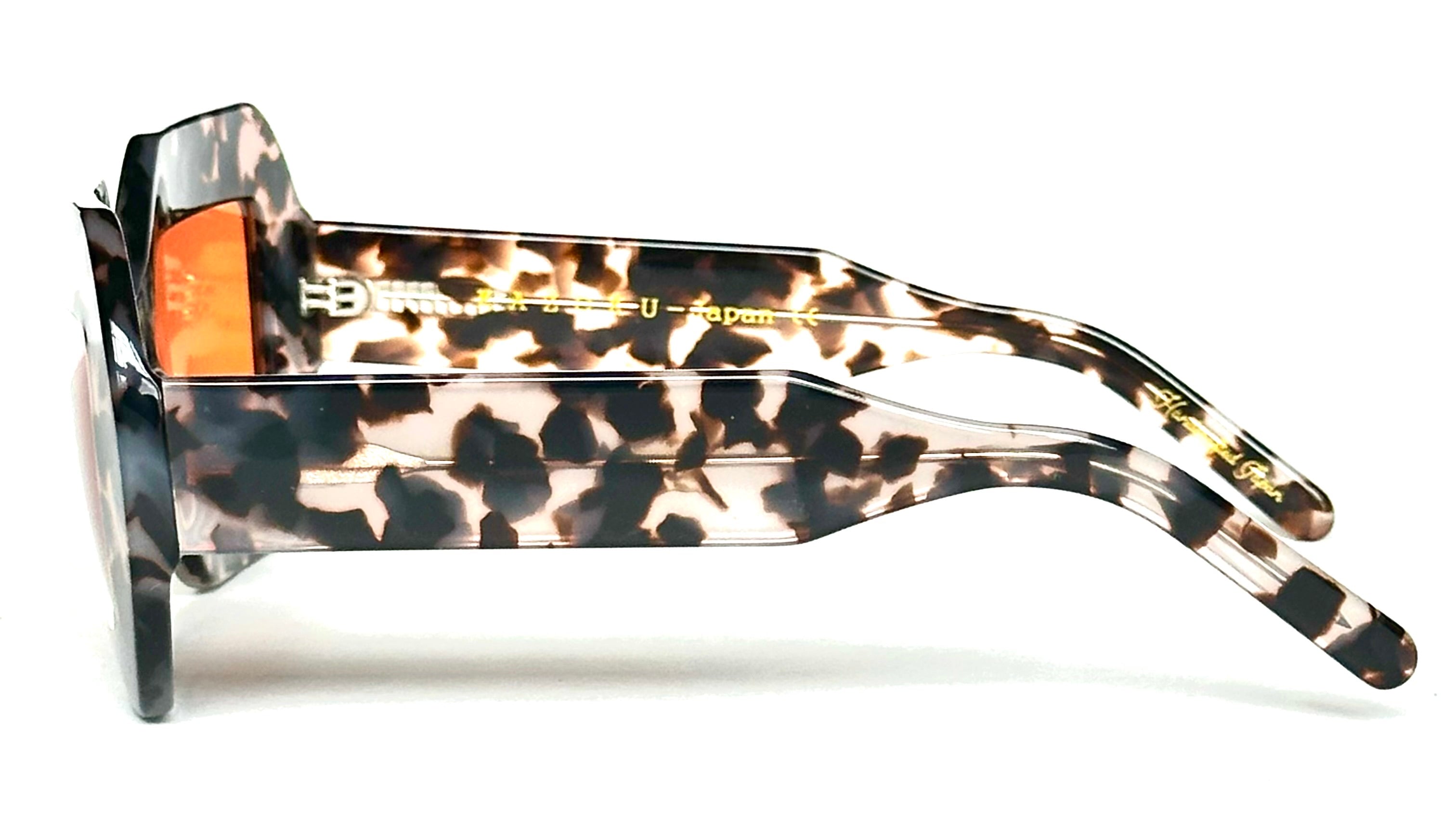 Renaissance acetate sunglasses with gold CR39 lenses by Kazoku Lunettes - Crafted from premium acetate with durable 5-barrel hinges

