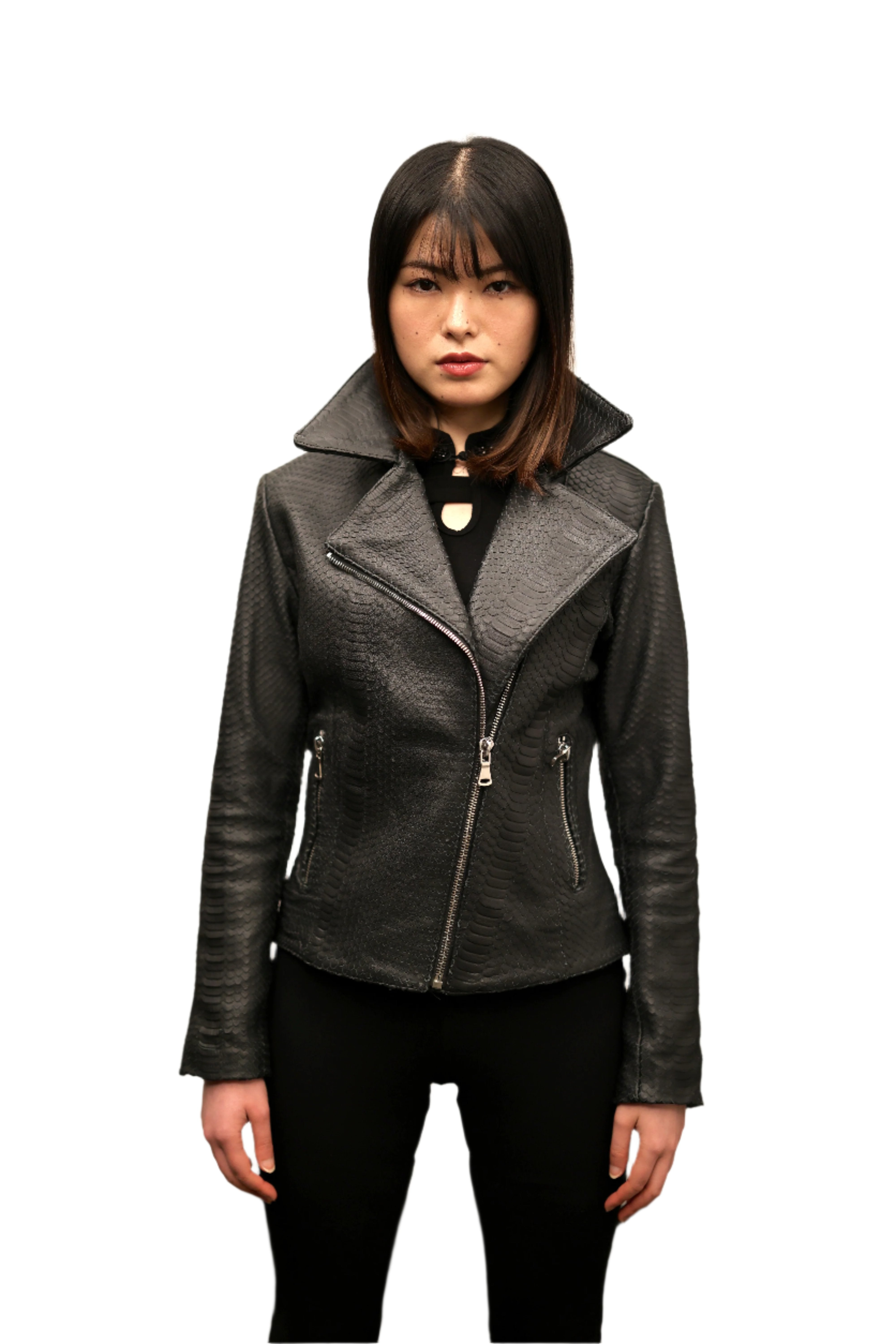 Women black stamped python texture and oversized collar design Jacket - fitted biker jacket with zipper pockets - Close-up of zipper detail on wrist of luxury leather jacket