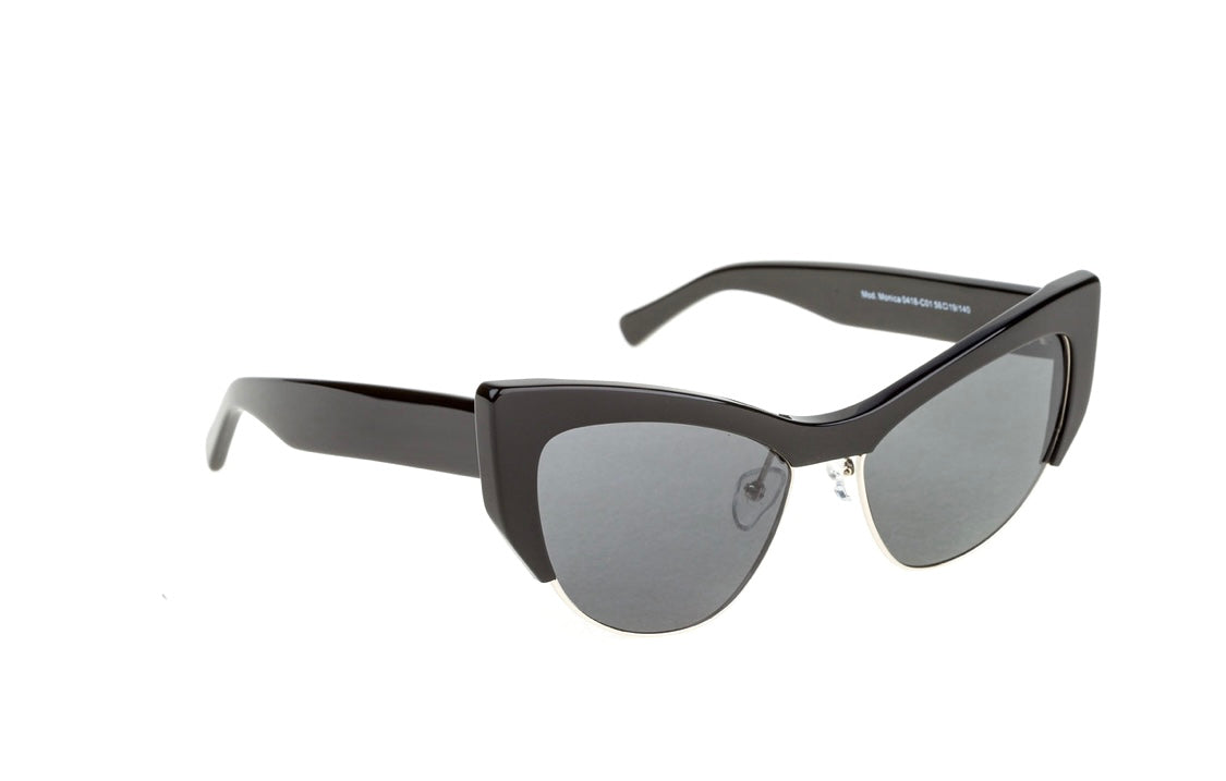 Black The Monica sunglasses demonstrating polarization effect - How polarized lenses reduce eye strain during outdoor activities