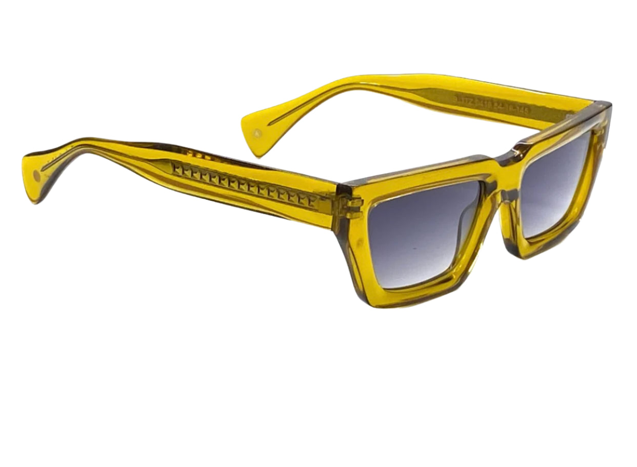 Premium Fashion Sunglasses - Reflective view in the flash gold mirror lenses
