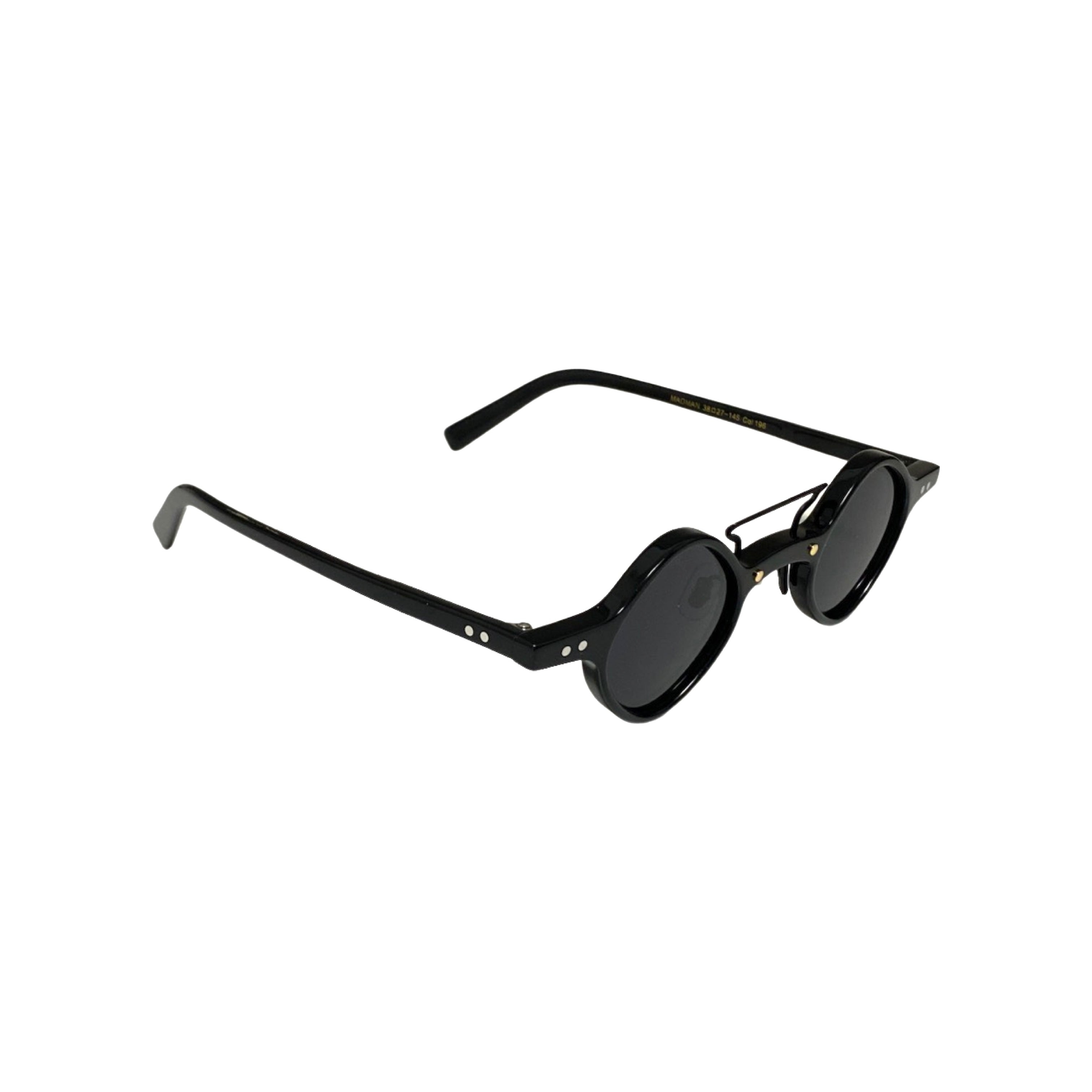 Acetate frame texture and temple detail of limited edition MADMAN sunglasses.

Man wearing MADMAN sunglasses – statement luxury eyewear with U Fit comfort.

Kazoku Lunettes MADMAN close-up of hinge and acetate craftsmanship.