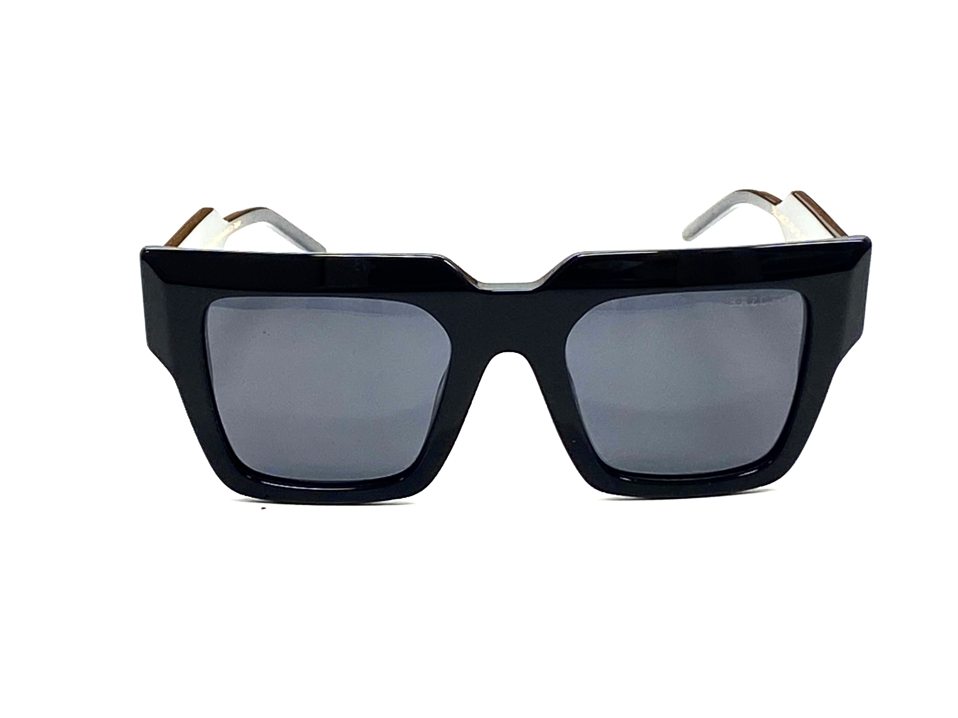 Valiant Black Acetate Sunglasses with bold frame - VALIANT sunglasses protecting eyes from UV rays - Solid grey lenses changing color in different lighting
